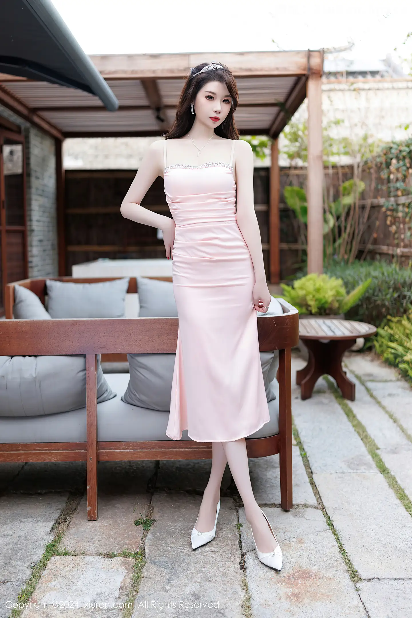 图片[2]-[XiuRen秀人网] VOL.9584 模特梦心玥粉色连衣长裙露红色内衣配白丝袜秀高挑身材诱惑写真91P-秀人网官方网站